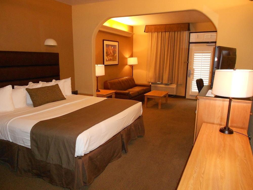 Quality Inn & Suites Phoenix Nw - Sun City Youngtown Dış mekan fotoğraf