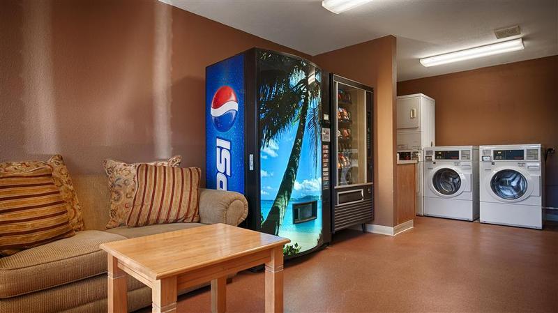 Quality Inn & Suites Phoenix Nw - Sun City Youngtown Dış mekan fotoğraf