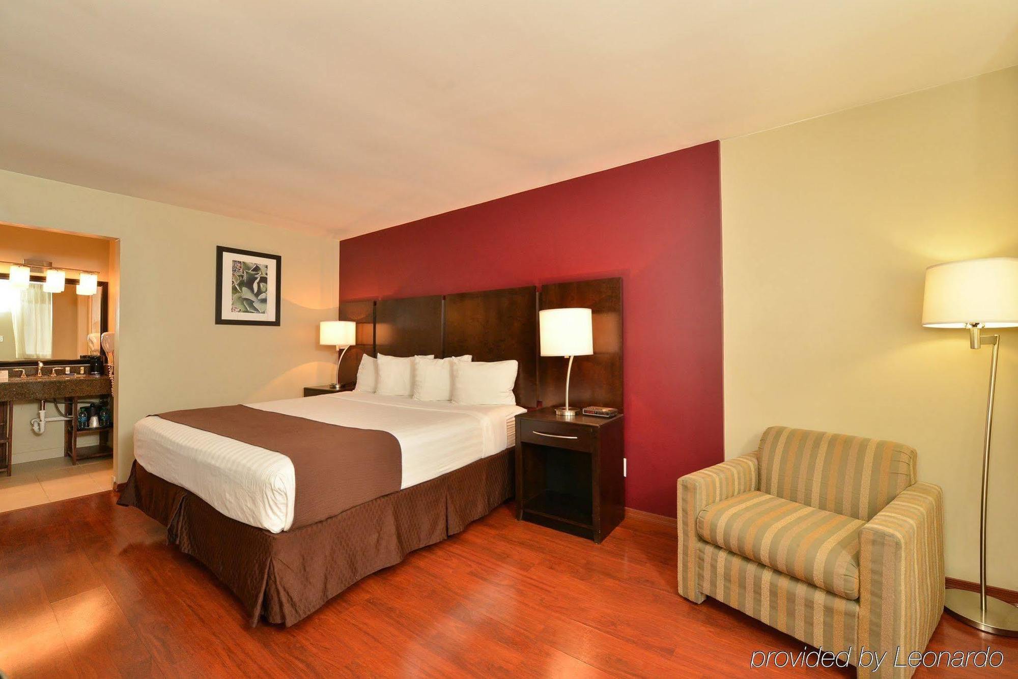 Quality Inn & Suites Phoenix Nw - Sun City Youngtown Dış mekan fotoğraf