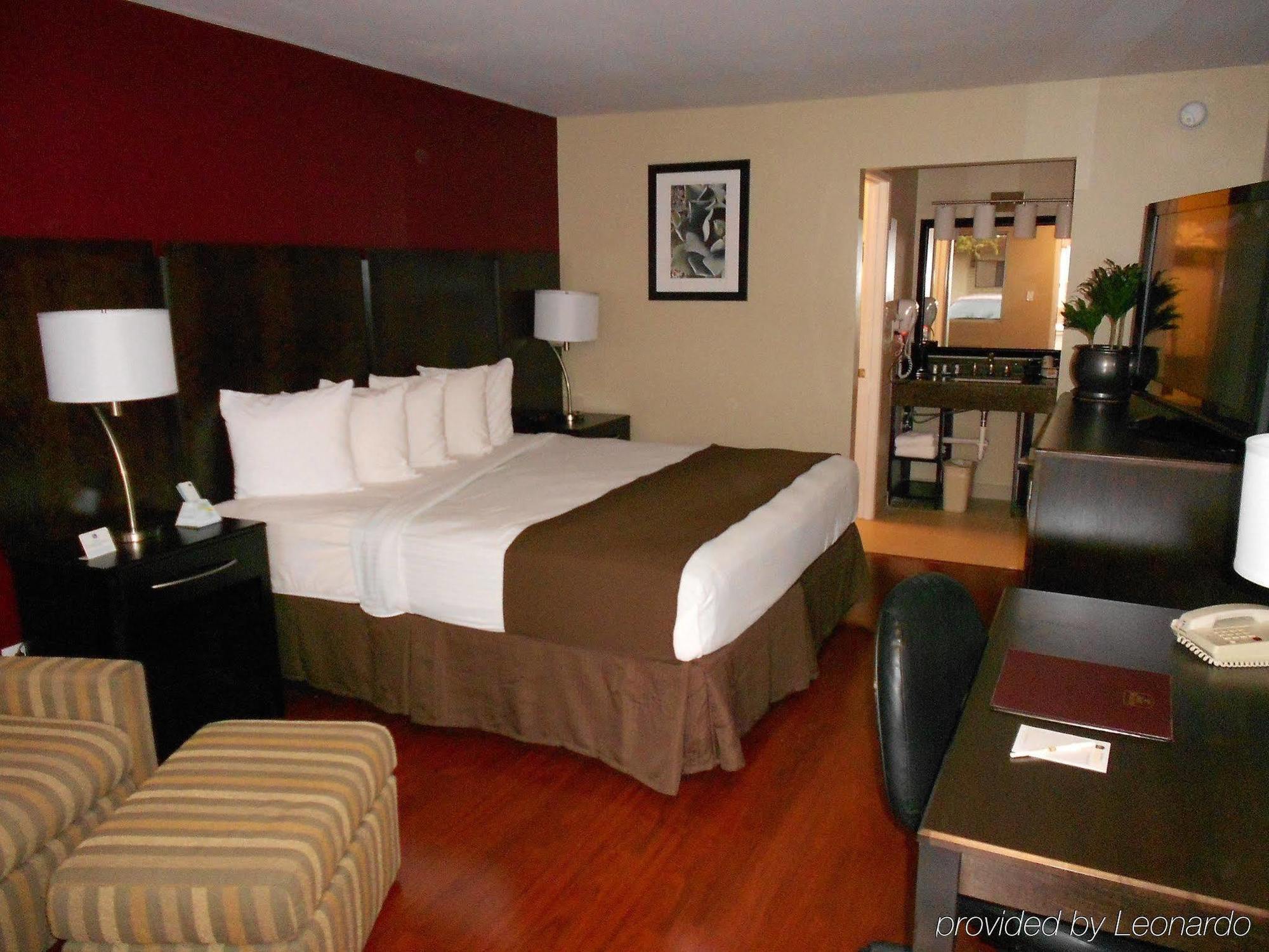 Quality Inn & Suites Phoenix Nw - Sun City Youngtown Dış mekan fotoğraf