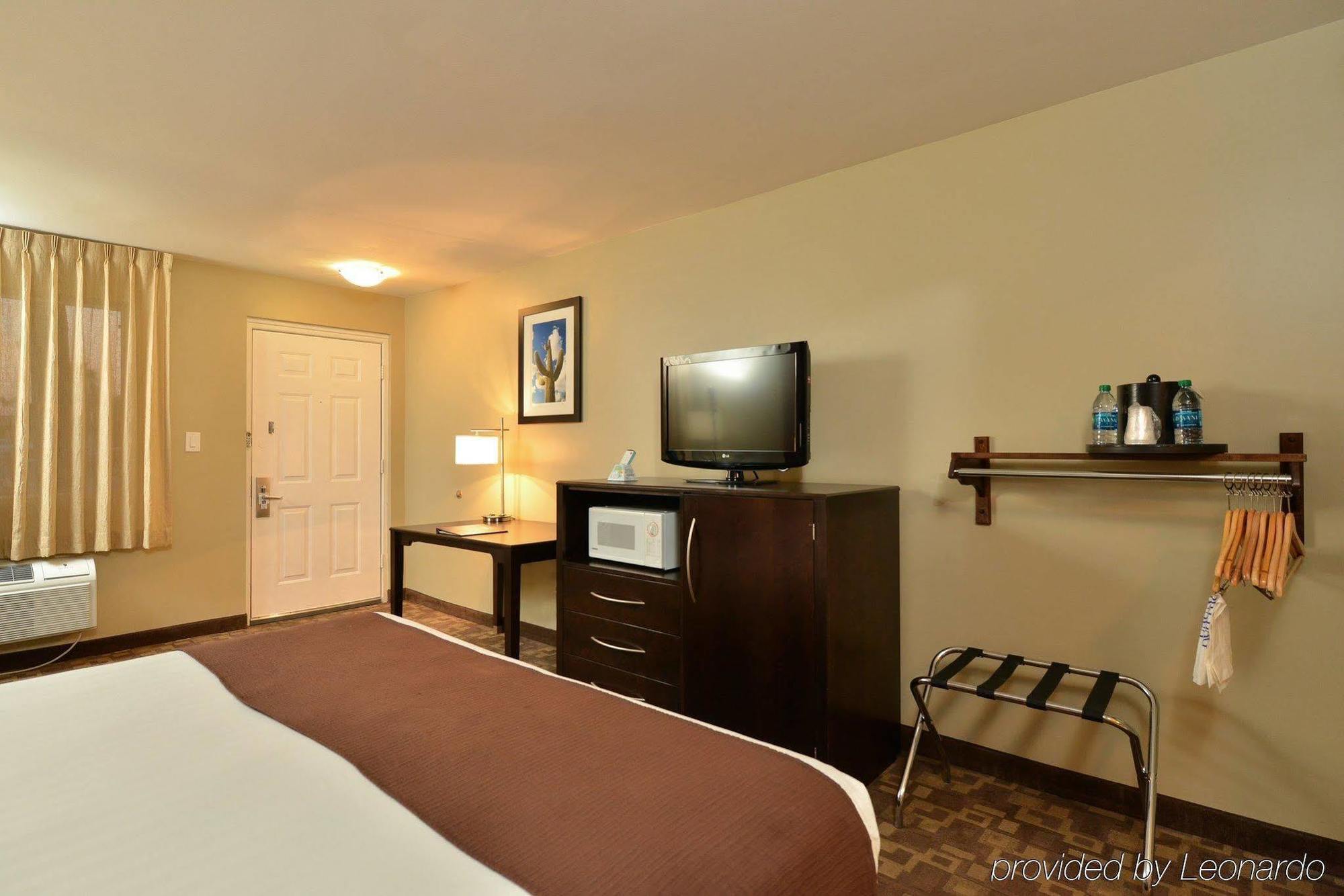 Quality Inn & Suites Phoenix Nw - Sun City Youngtown Dış mekan fotoğraf