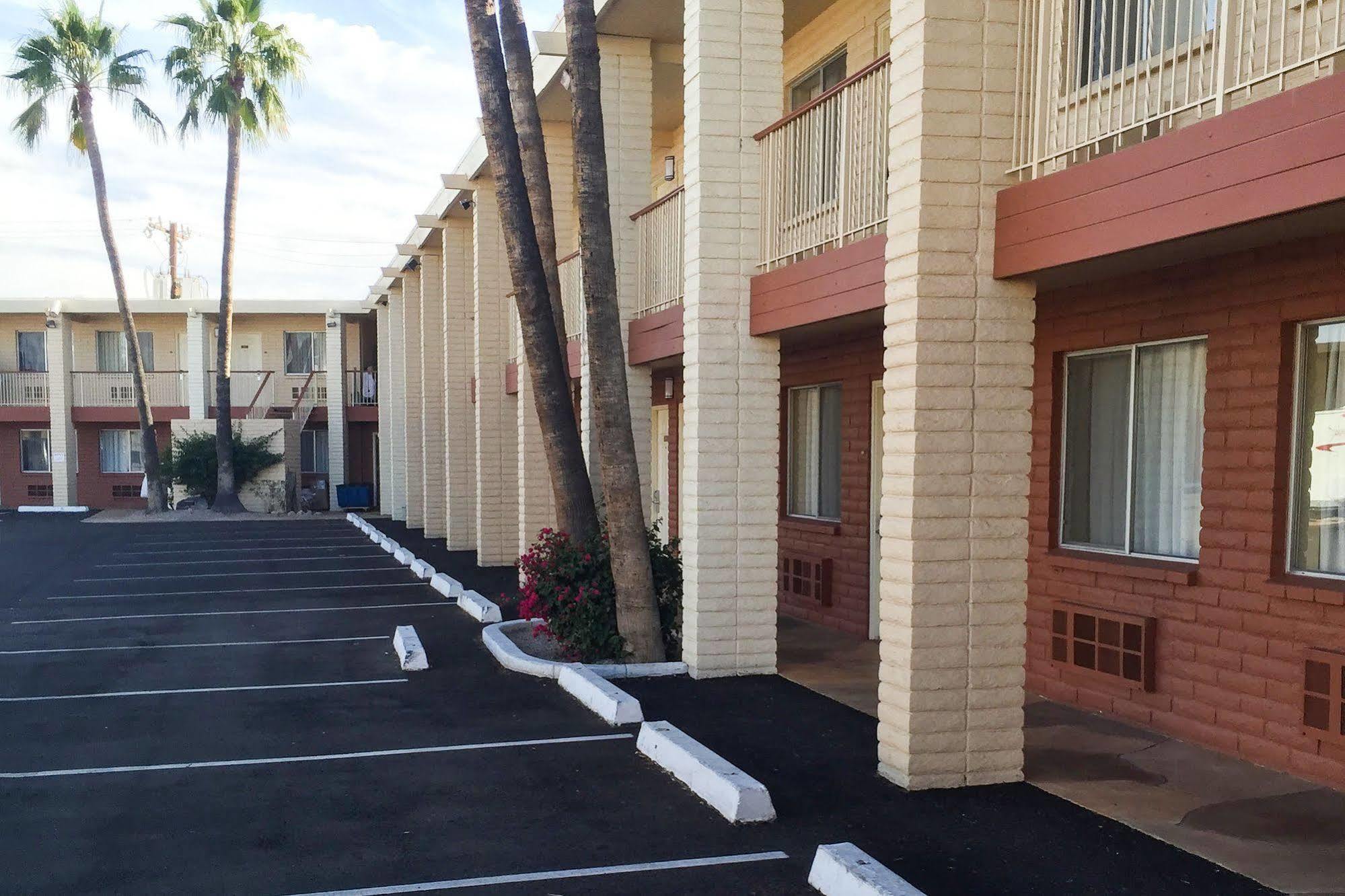 Quality Inn & Suites Phoenix Nw - Sun City Youngtown Dış mekan fotoğraf