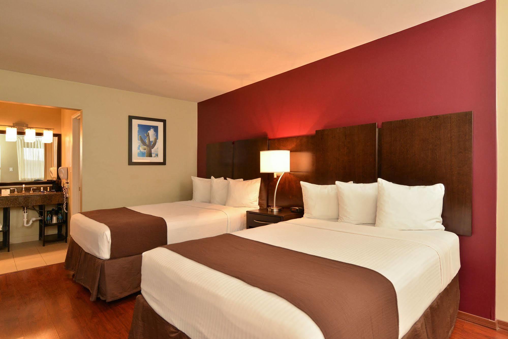 Quality Inn & Suites Phoenix Nw - Sun City Youngtown Dış mekan fotoğraf
