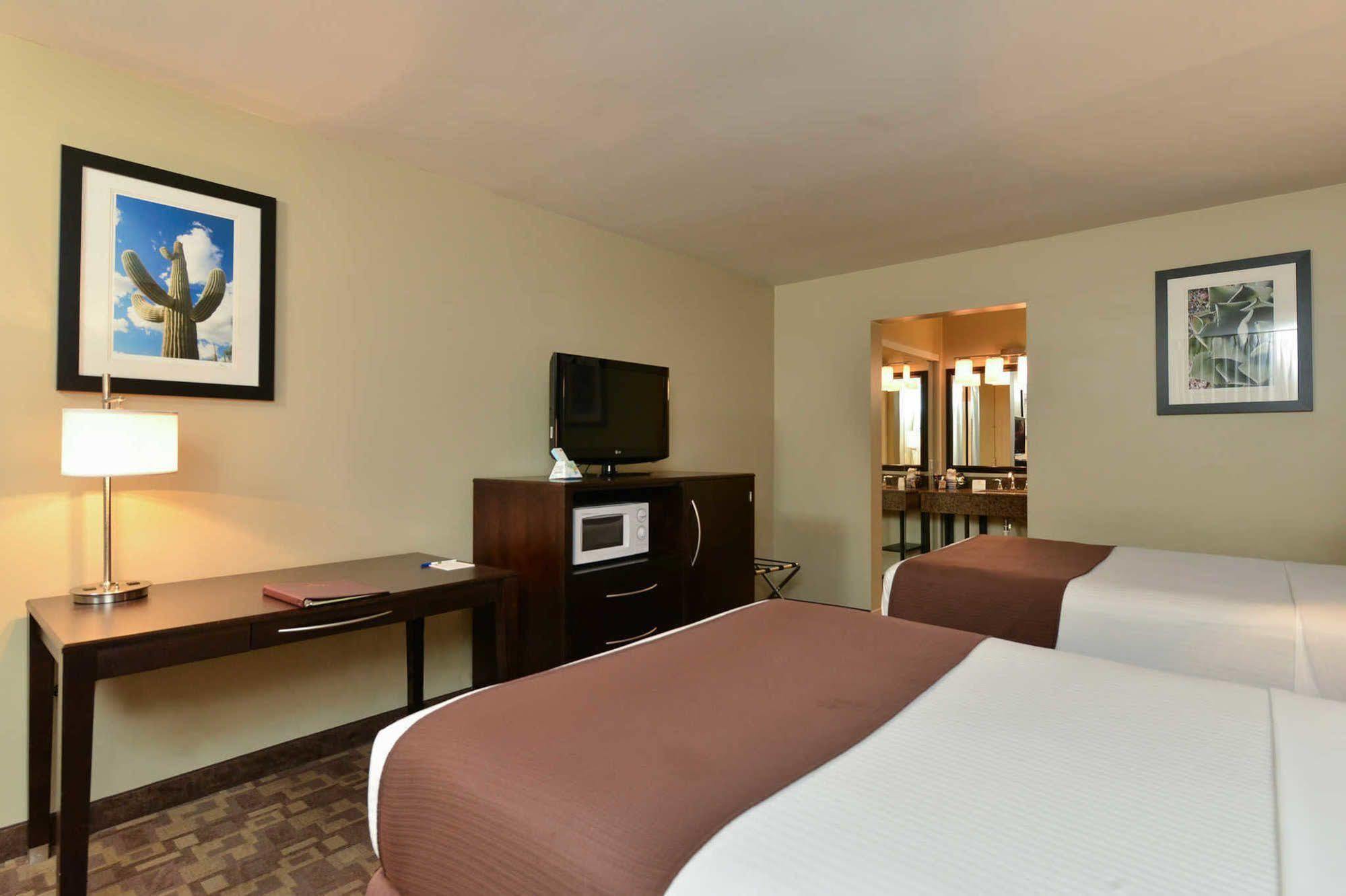 Quality Inn & Suites Phoenix Nw - Sun City Youngtown Dış mekan fotoğraf
