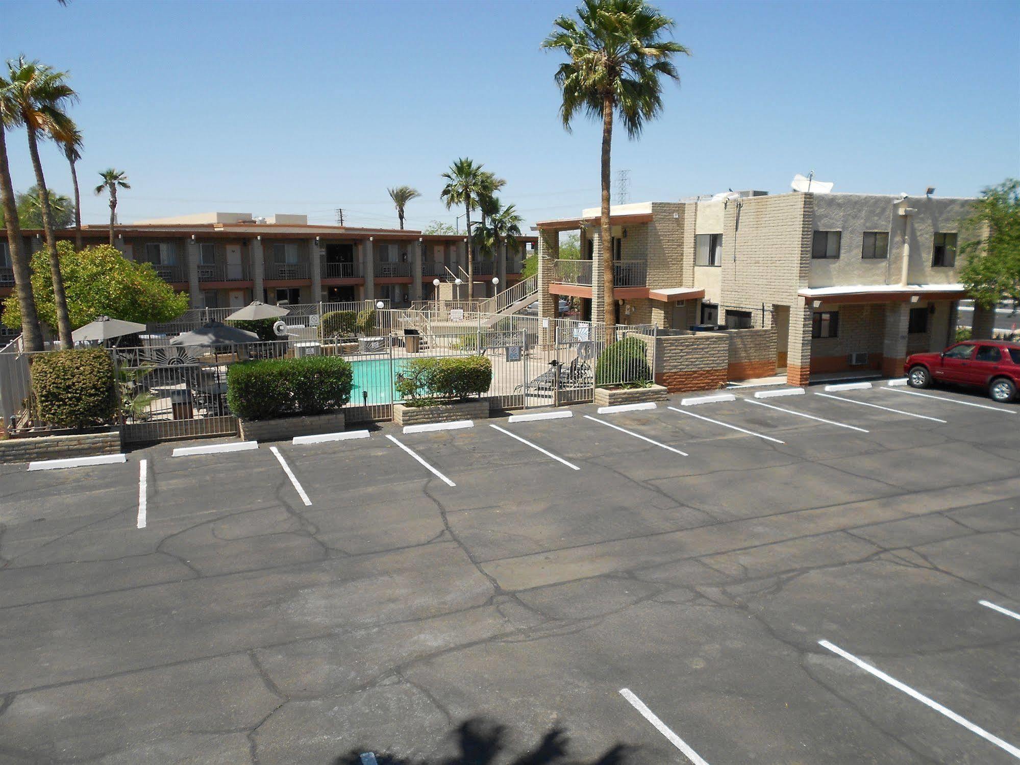 Quality Inn & Suites Phoenix Nw - Sun City Youngtown Dış mekan fotoğraf