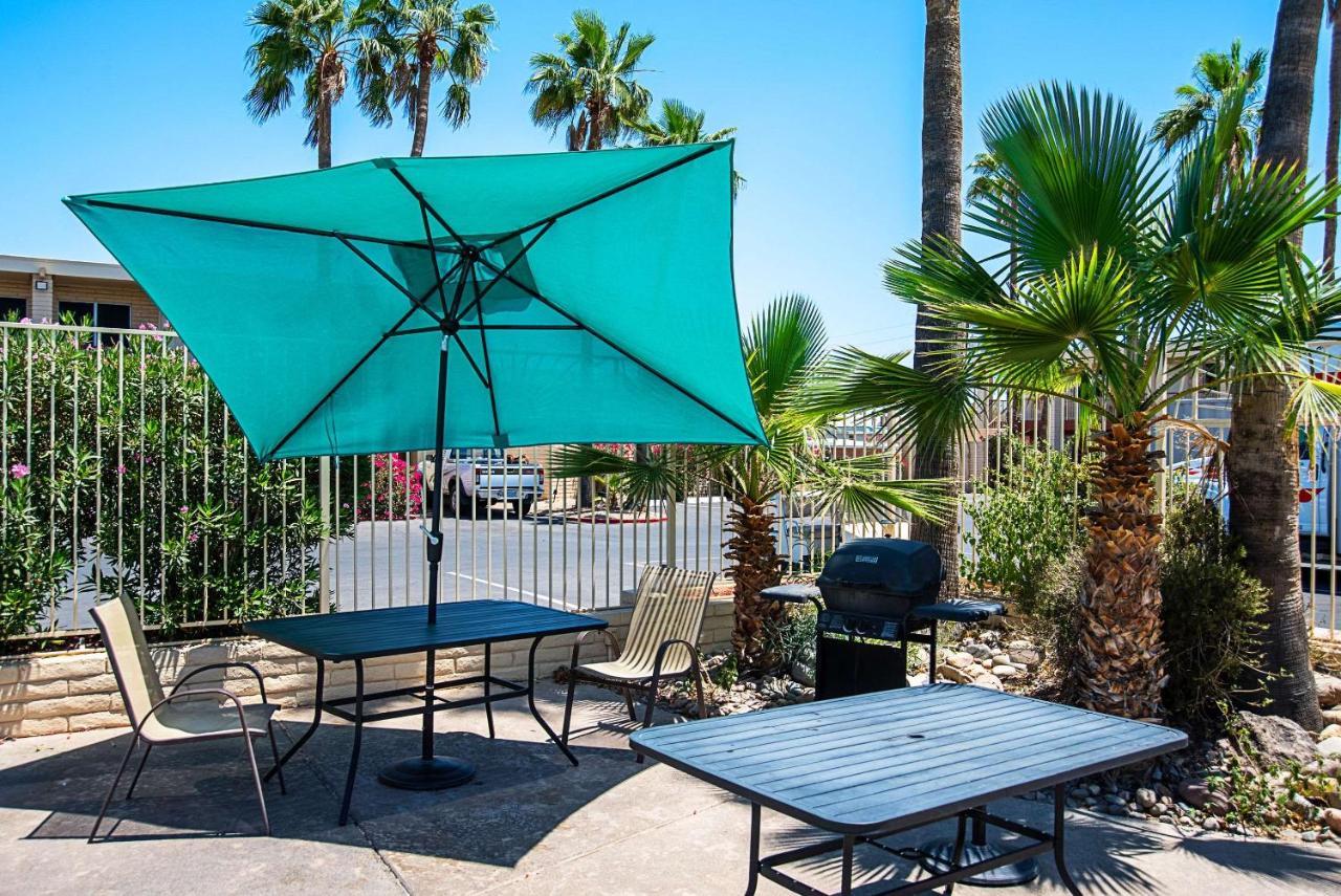 Quality Inn & Suites Phoenix Nw - Sun City Youngtown Dış mekan fotoğraf