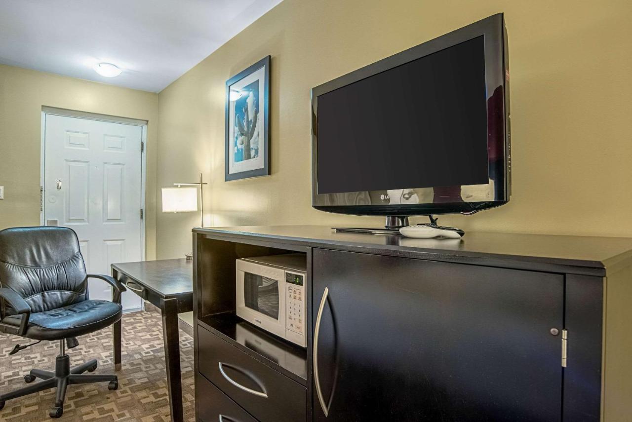 Quality Inn & Suites Phoenix Nw - Sun City Youngtown Dış mekan fotoğraf