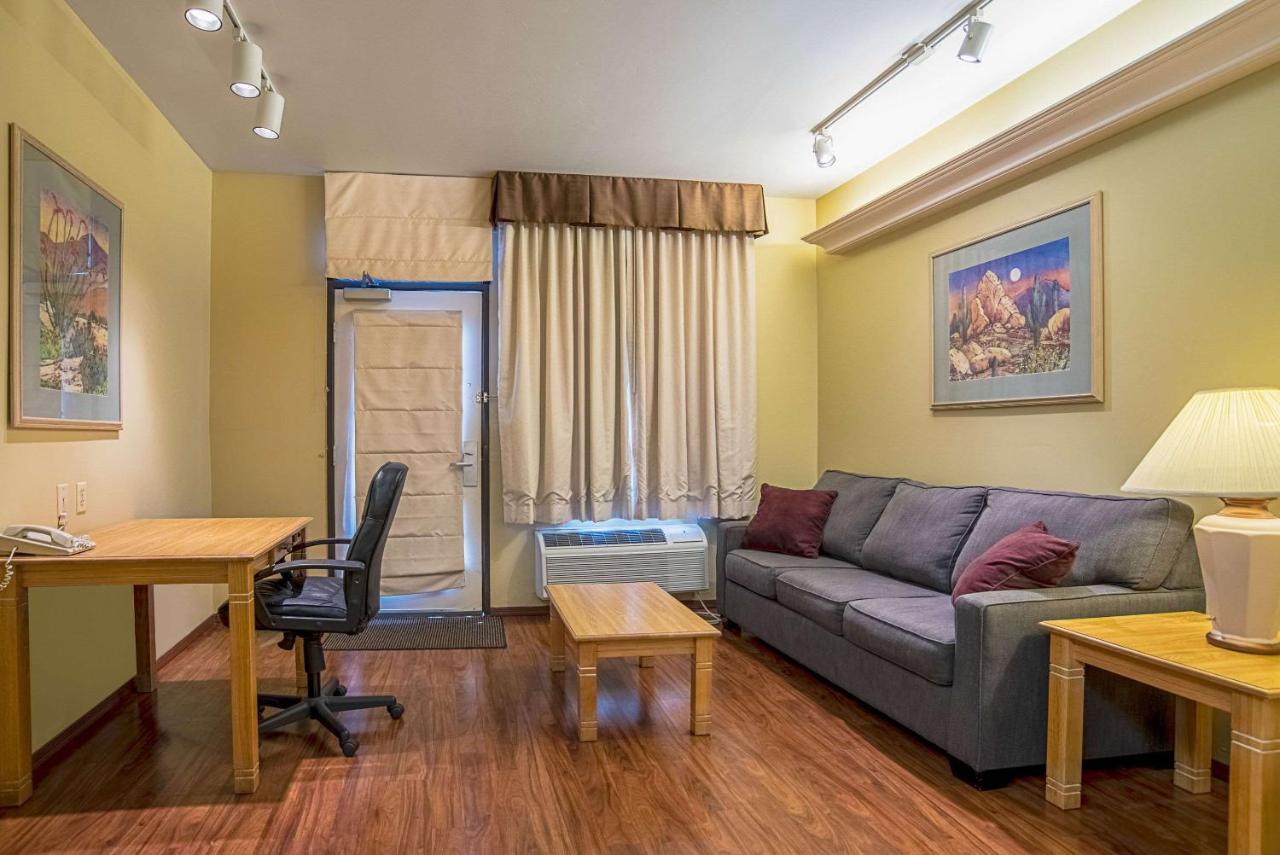 Quality Inn & Suites Phoenix Nw - Sun City Youngtown Dış mekan fotoğraf