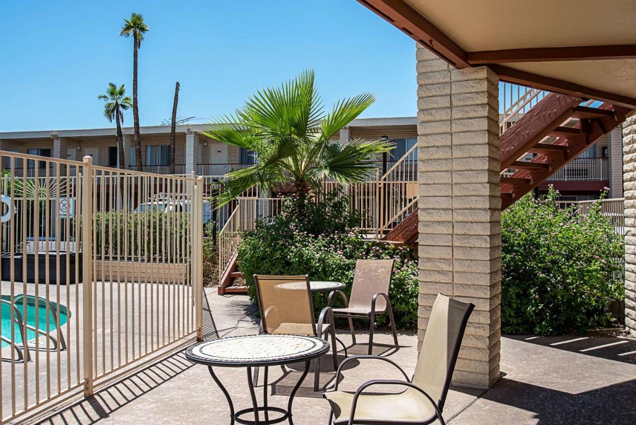 Quality Inn & Suites Phoenix Nw - Sun City Youngtown Dış mekan fotoğraf