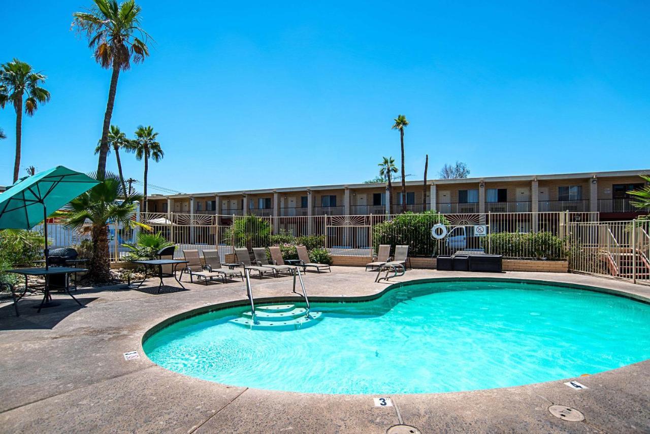 Quality Inn & Suites Phoenix Nw - Sun City Youngtown Dış mekan fotoğraf