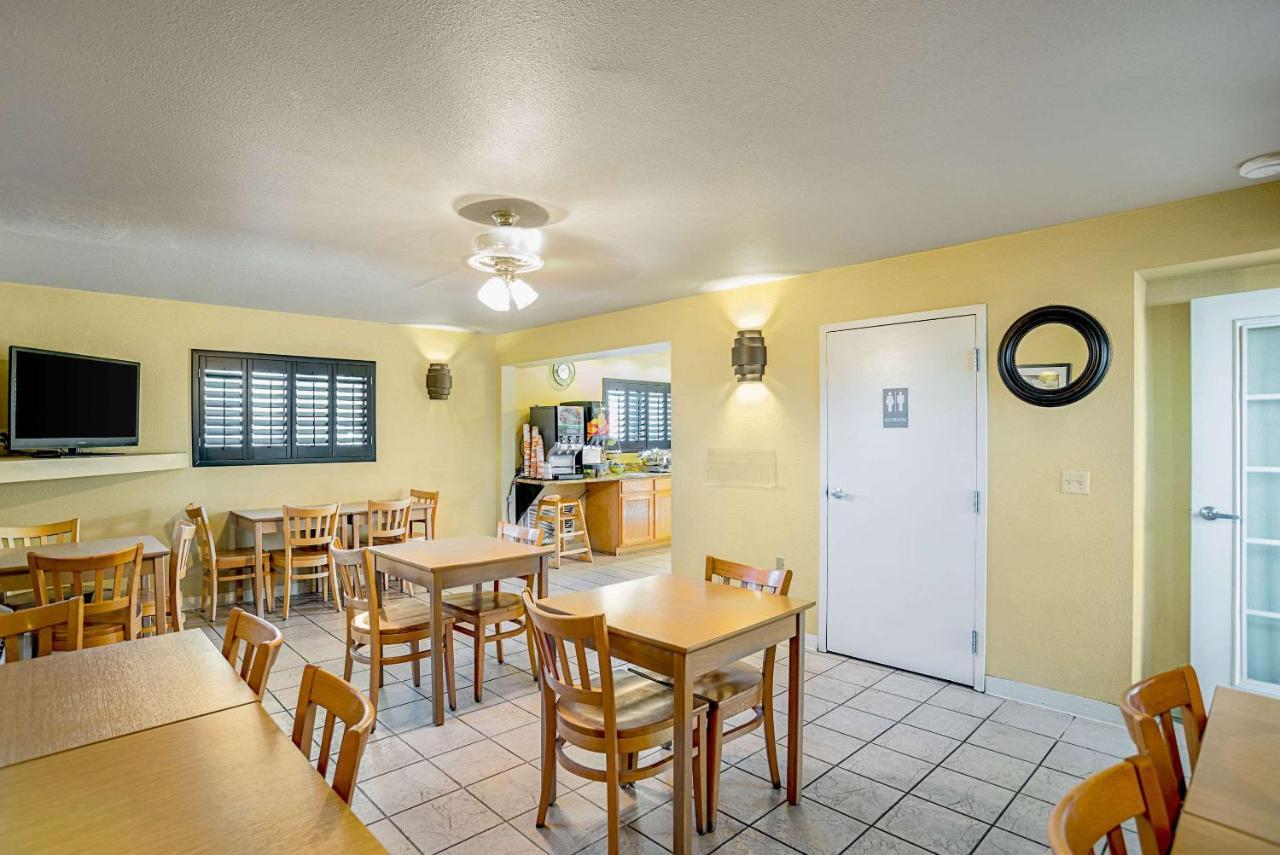 Quality Inn & Suites Phoenix Nw - Sun City Youngtown Dış mekan fotoğraf