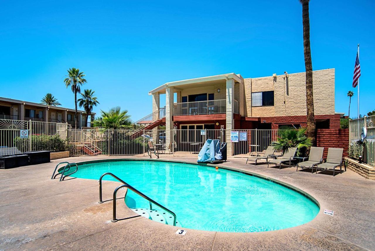 Quality Inn & Suites Phoenix Nw - Sun City Youngtown Dış mekan fotoğraf