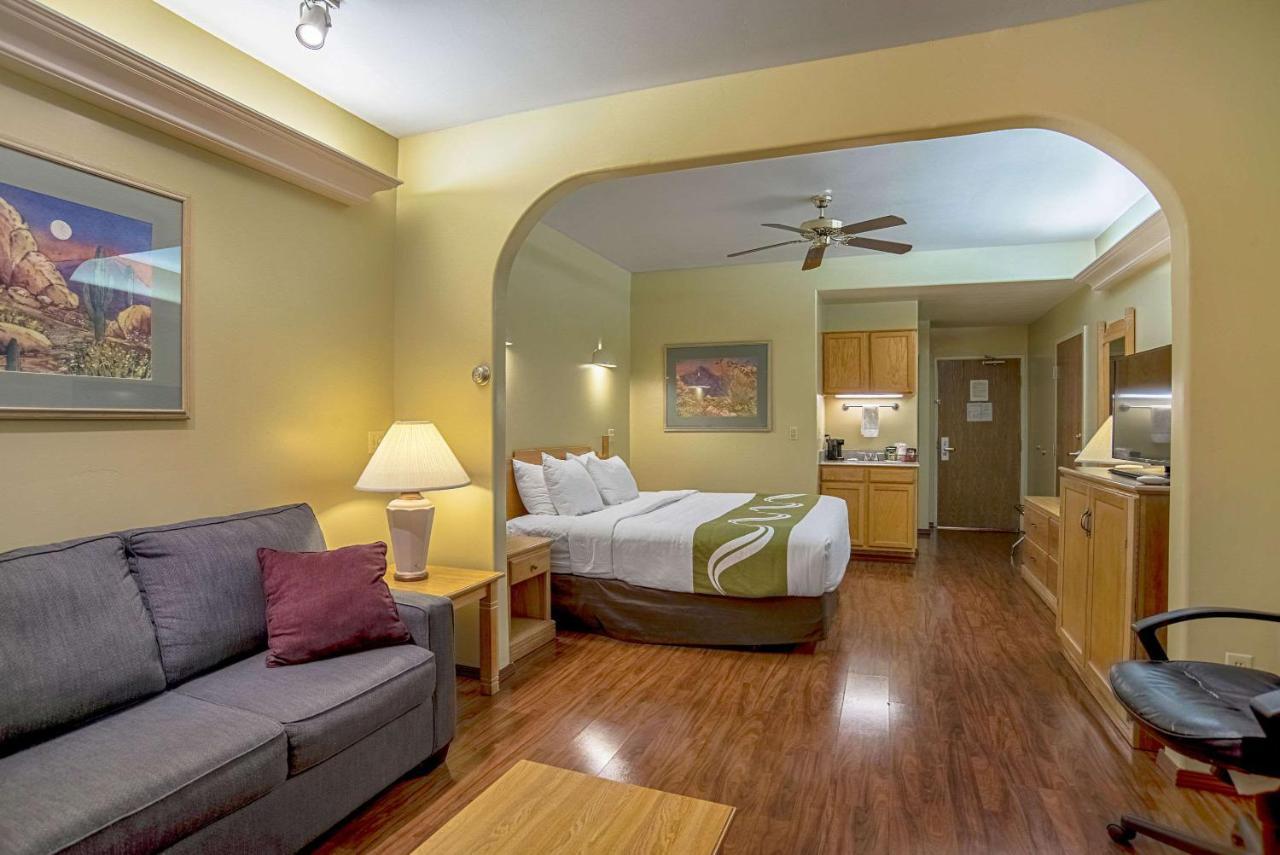 Quality Inn & Suites Phoenix Nw - Sun City Youngtown Dış mekan fotoğraf
