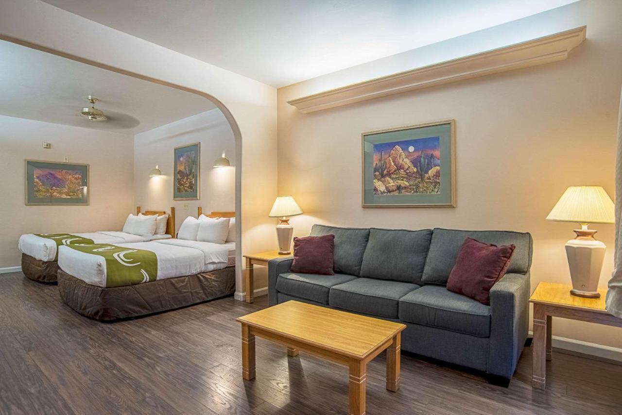Quality Inn & Suites Phoenix Nw - Sun City Youngtown Dış mekan fotoğraf